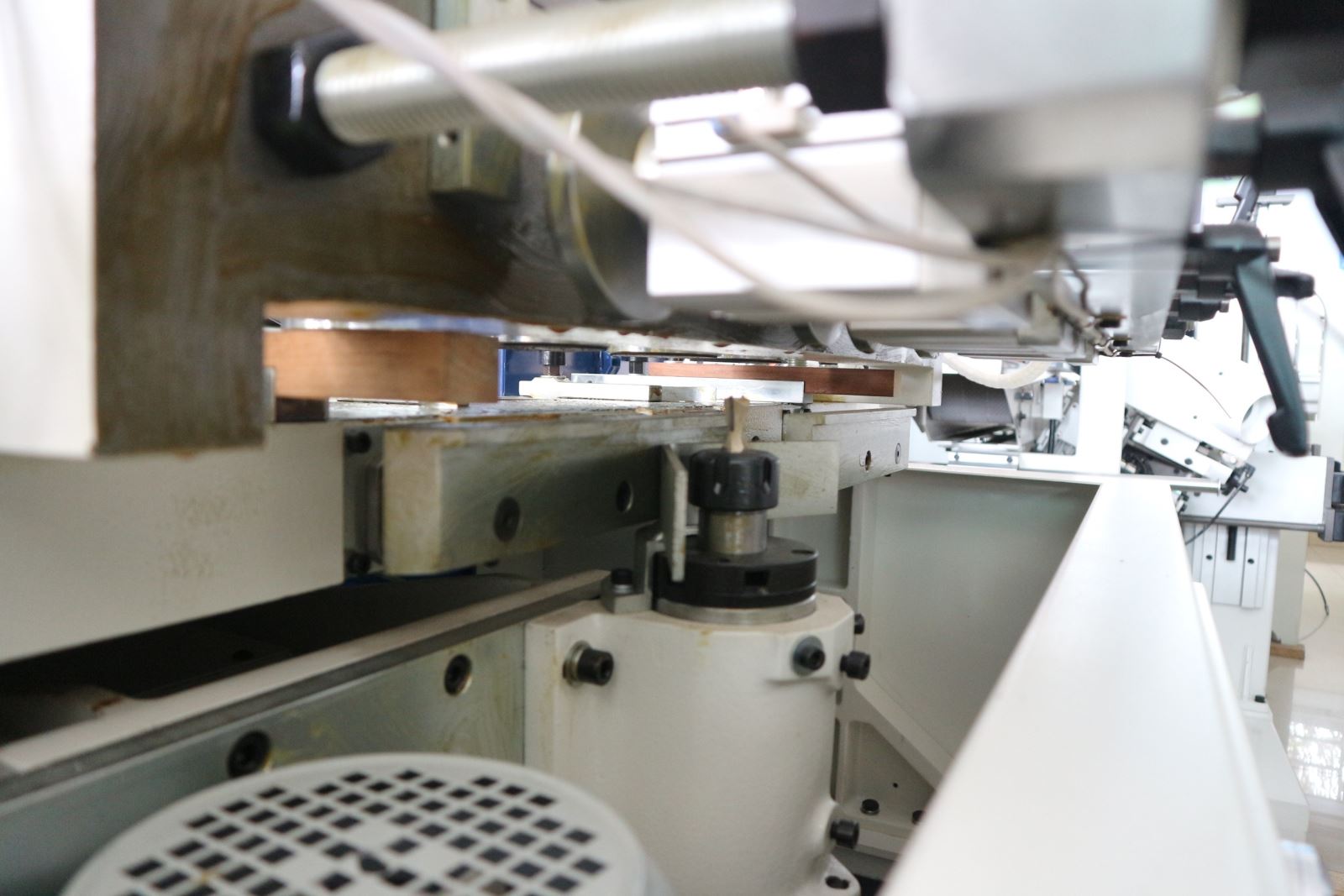 máy làm mộng mang cá đuôi én