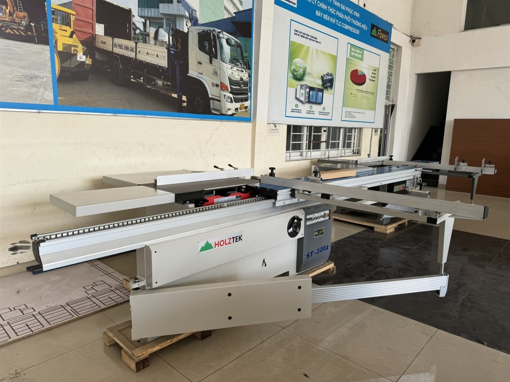 Máy cưa bàn trượt