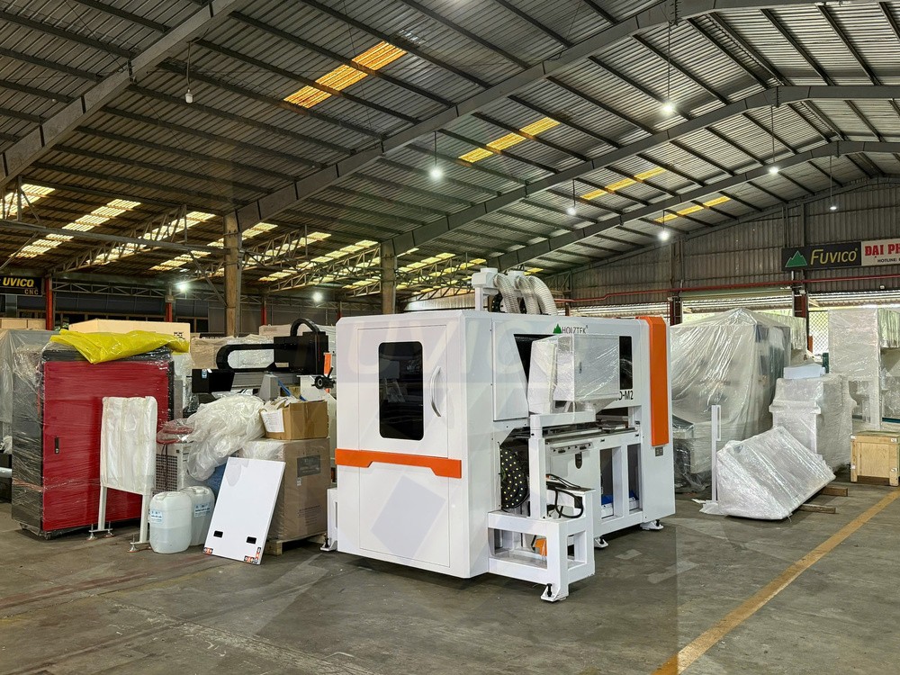 Máy gia công trung tâm CNC