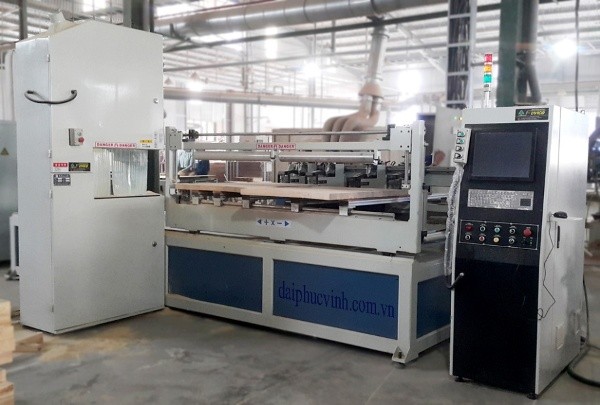 máy cưa lọng cnc woodmaster