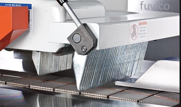 máy cưa rong ripsaw lưỡi trên