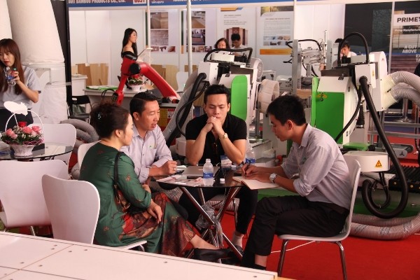 máy cưa bàn trượt đại phúc vinh