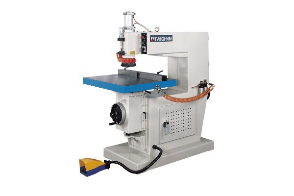 máy router lưỡi trên