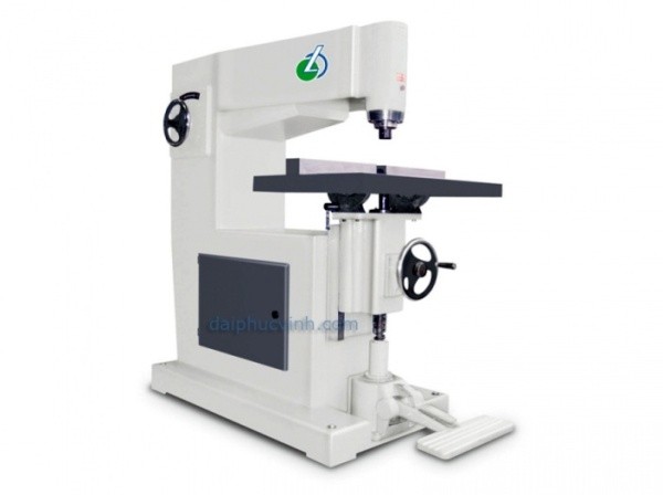 máy router lưỡi trên