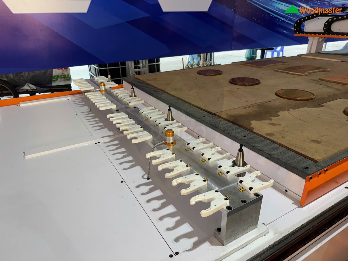 MÁY PHAY CNC NESTING 4 ĐẦU THAY DAO TỰ ĐỘNG BÀN LỚN HT-1850R4ATC 13891 8985