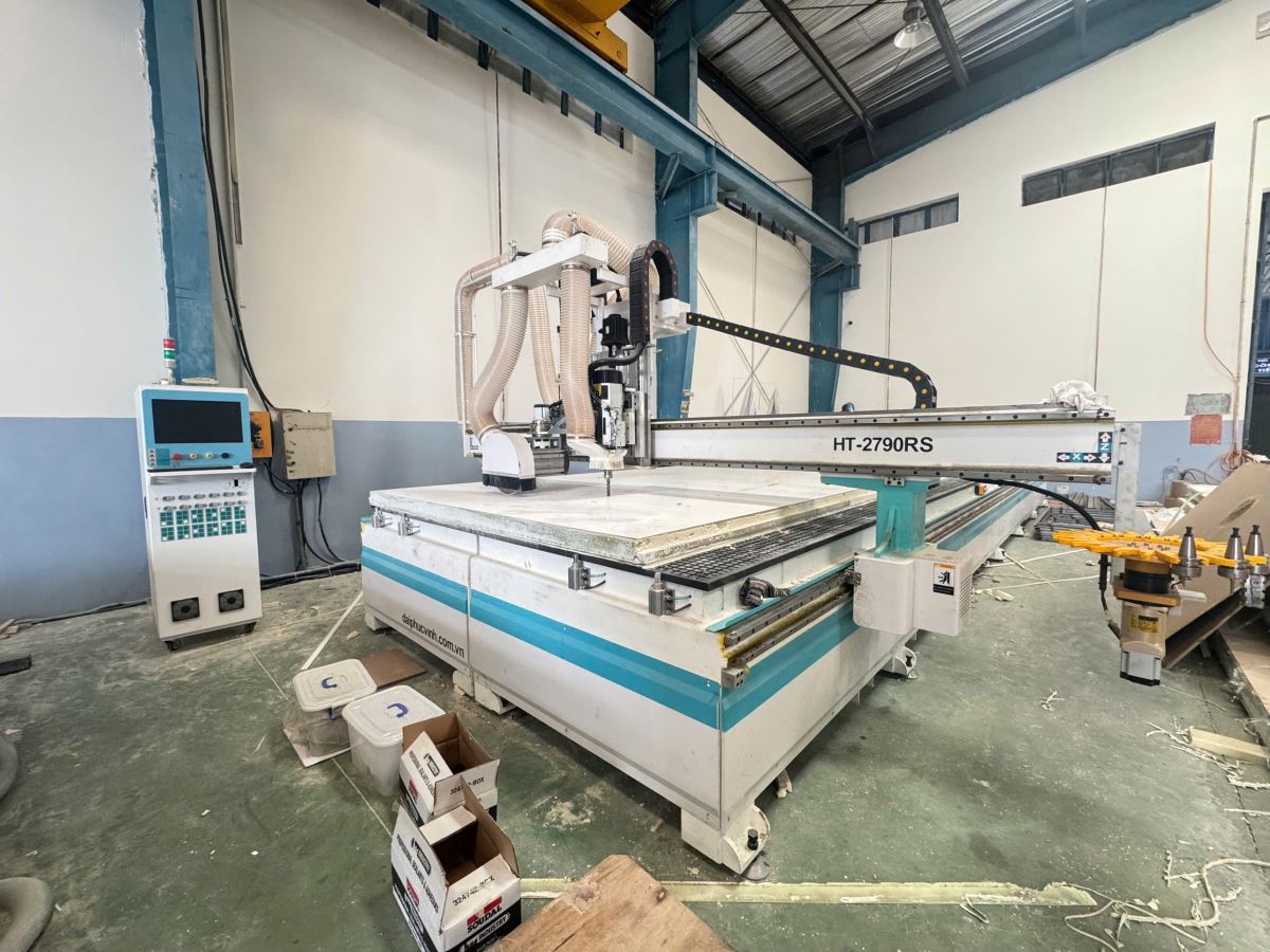 Máy phay CNC router thay dao tự động bàn lớn kết hợp trục cưa xoay đa hướng HT-2790RS 97687 9338